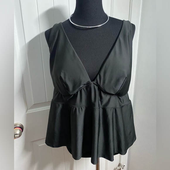 Black top - Picture 2 of 8